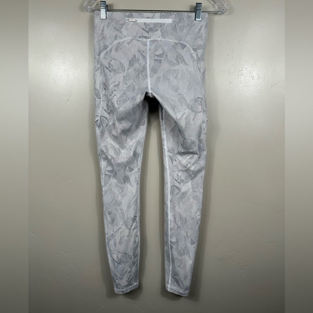 Lululemon Speed Up Tight *Full-On Luxtreme 28" Eternal Eternal Wave White Sz 6 - Picture 2 of 9